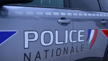 Un automobiliste tabassé à mort par un suspect en fuite dans un road rage